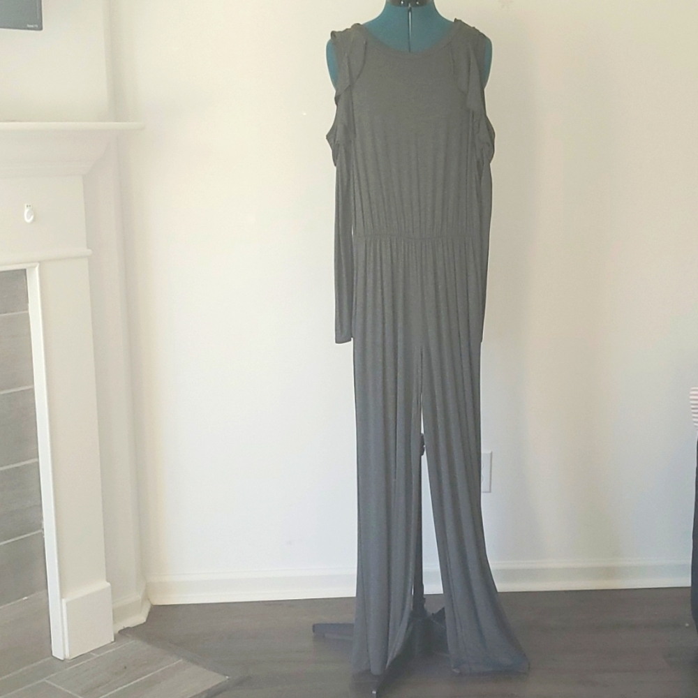 Bellamie Gray Jumpsuit, Cold Shoulder, Sz Medium
